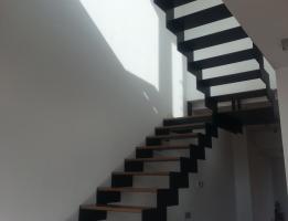 Escalera interior de hierro