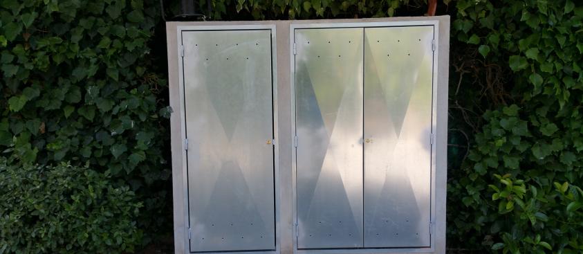 Puerta contadores exterior