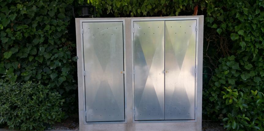 Puerta contadores exterior